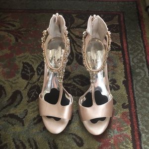 Gianni Bini Platinum Collection Heels size 7.5